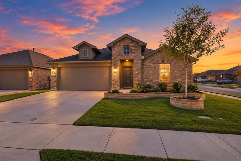 633 Captree Lane, Fort Worth TX 76131 - Photo 2