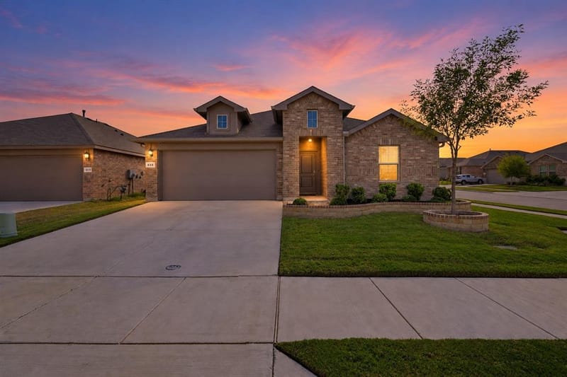 633 Captree Lane, Fort Worth TX 76131 - Photo 3