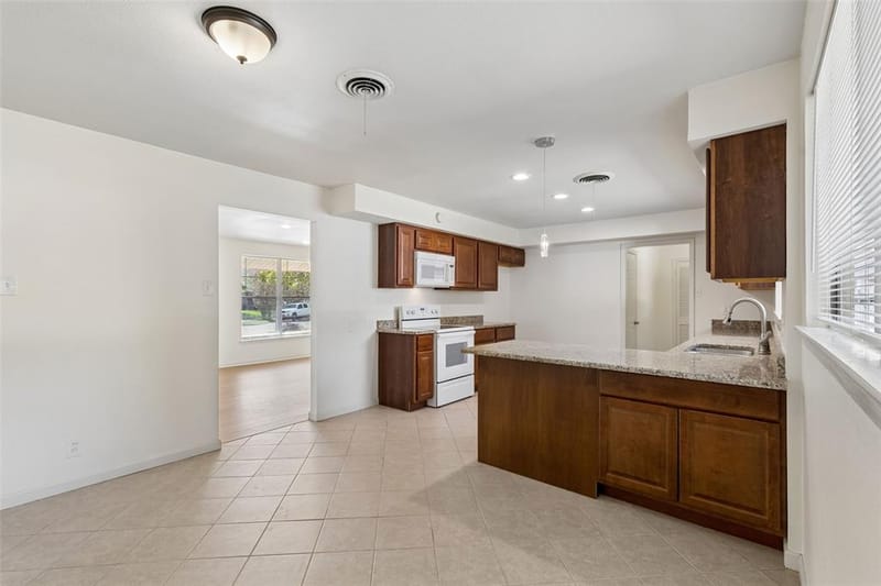 1723 Carlisle Street, Irving TX 75062 - Photo 7