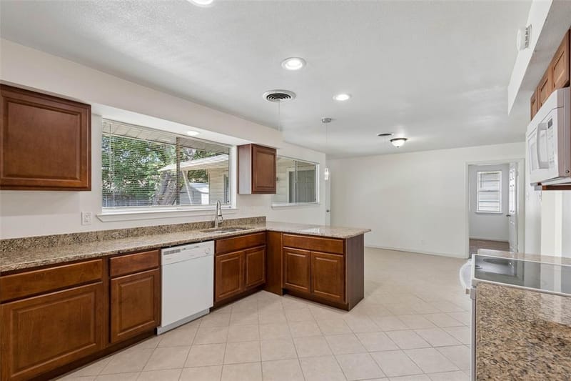 1723 Carlisle Street, Irving TX 75062 - Photo 9