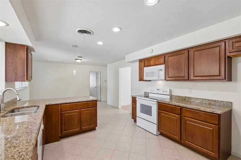 1723 Carlisle Street, Irving TX 75062 - Photo 10