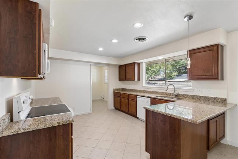 1723 Carlisle Street, Irving TX 75062 - Photo 8
