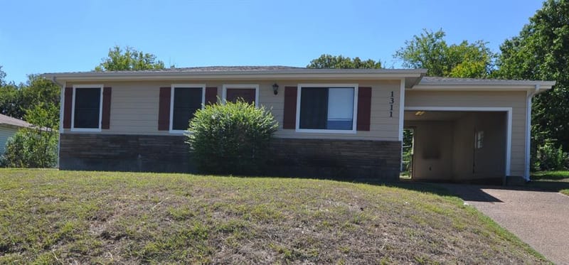 1311 W Water Street, Weatherford TX 76086