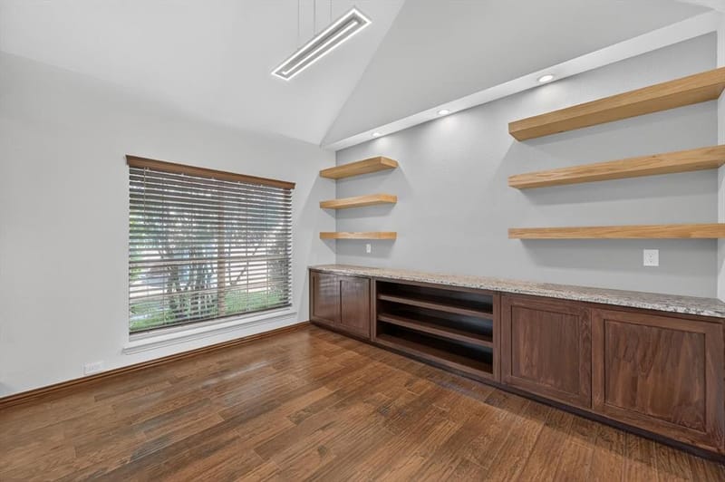512 Renfro Court, Irving TX 75063 - Photo 6