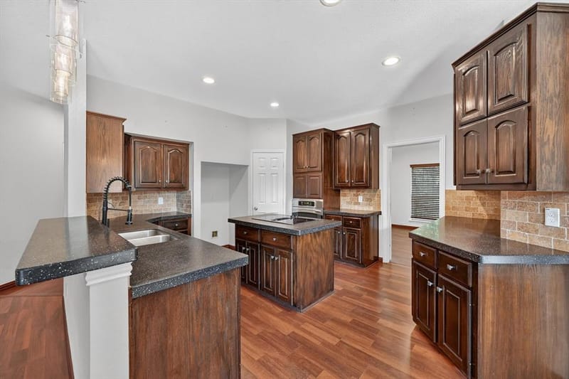 512 Renfro Court, Irving TX 75063 - Photo 7