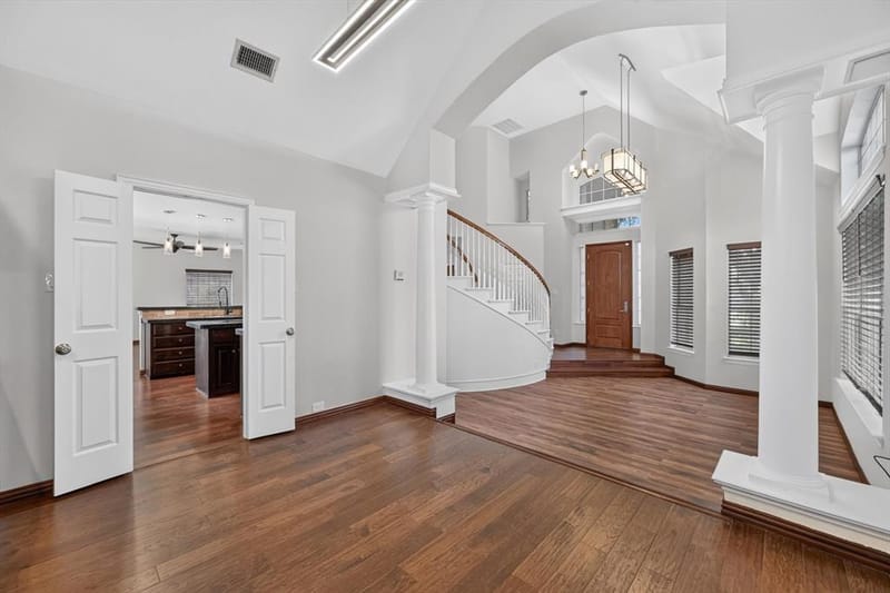 512 Renfro Court, Irving TX 75063 - Photo 5
