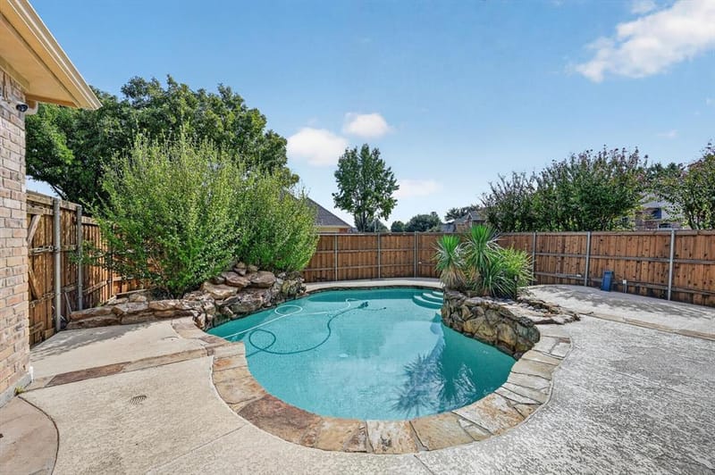 512 Renfro Court, Irving TX 75063 - Photo 15