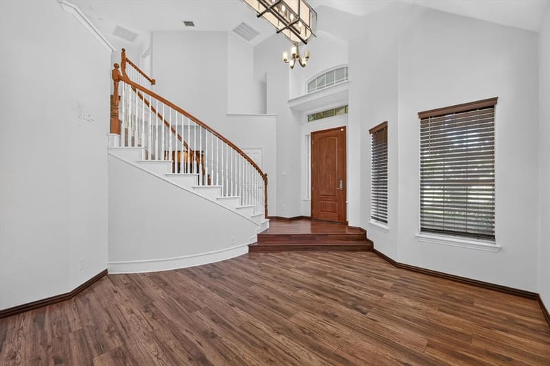 512 Renfro Court, Irving TX 75063 - Photo 4