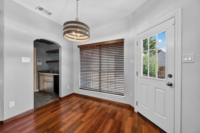 512 Renfro Court, Irving TX 75063 - Photo 8