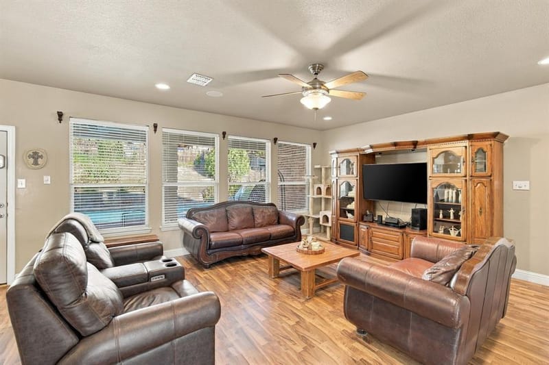 1909 Nancy Jane Circle, Garland TX 75043 - Photo 2