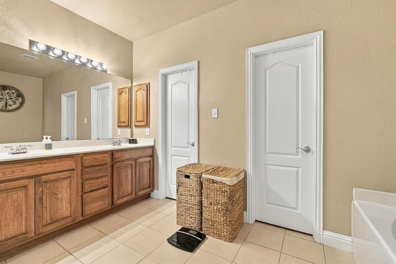 1909 Nancy Jane Circle, Garland TX 75043 - Photo 8