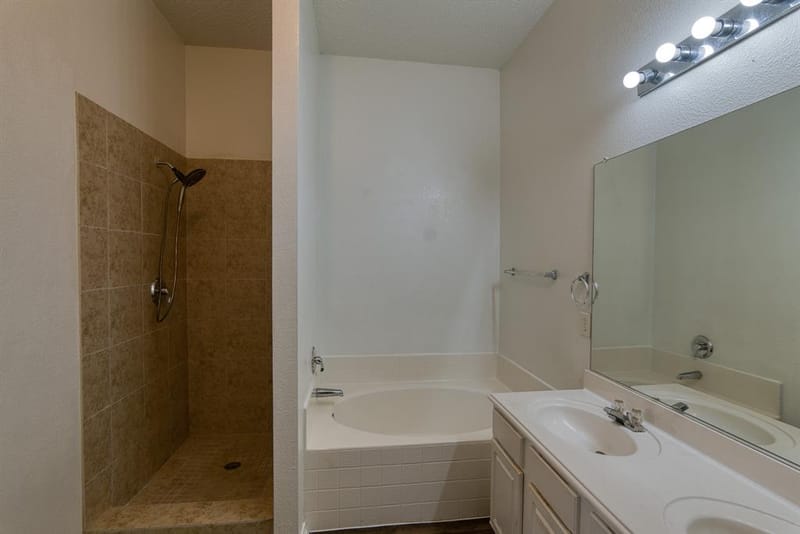 612 Pineview Lane, Fort Worth TX 76140 - Photo 12