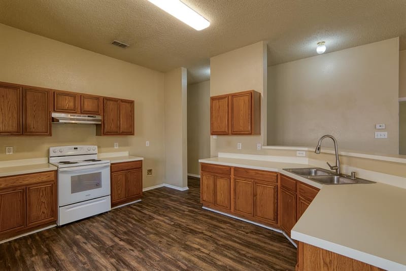 612 Pineview Lane, Fort Worth TX 76140 - Photo 3
