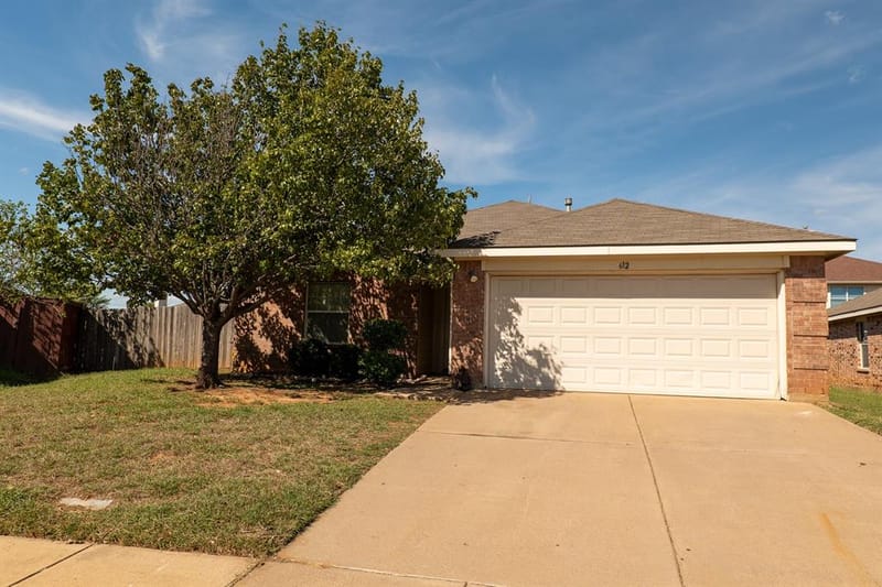 612 Pineview Lane, Fort Worth TX 76140