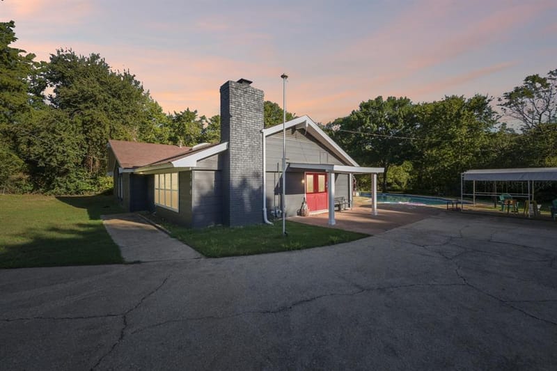 500 Spinner Road, DeSoto TX 75115