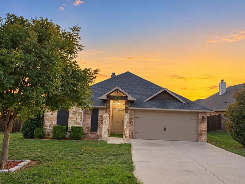 2811 S Lillis Lane, Denison TX 75020 - Photo 2