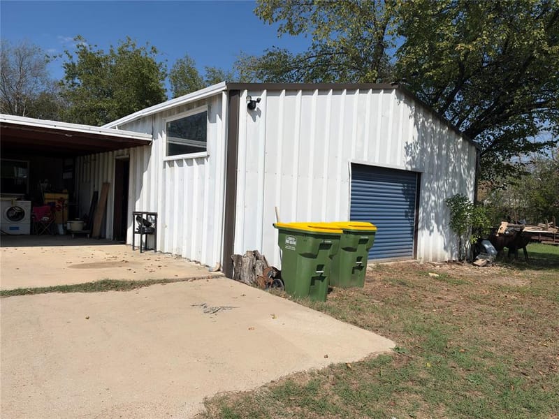 407 S Live Oak Avenue, Hubbard TX 76648 - Photo 2