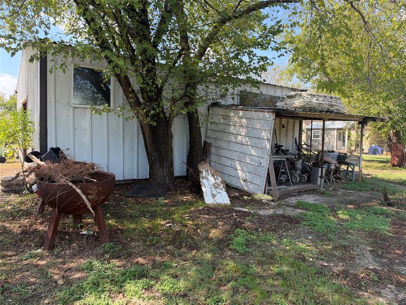 407 S Live Oak Avenue, Hubbard TX 76648 - Photo 16