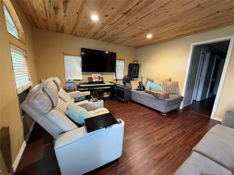 407 S Live Oak Avenue, Hubbard TX 76648 - Photo 7