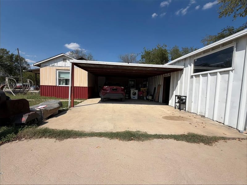 407 S Live Oak Avenue, Hubbard TX 76648 - Photo 24