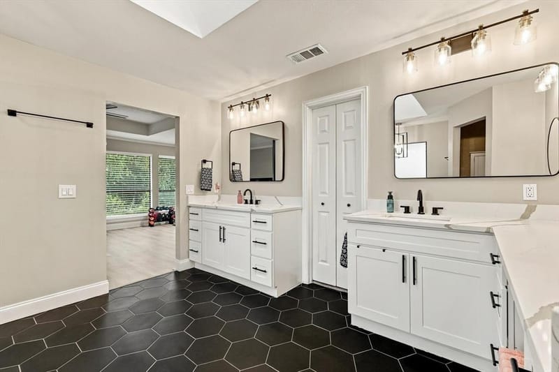 10011 Woodlake Drive, Dallas TX 75243 - Photo 20
