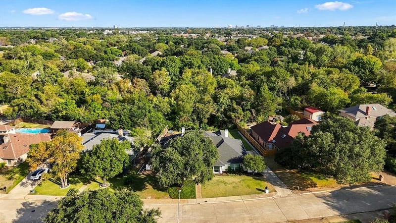 10011 Woodlake Drive, Dallas TX 75243 - Photo 38