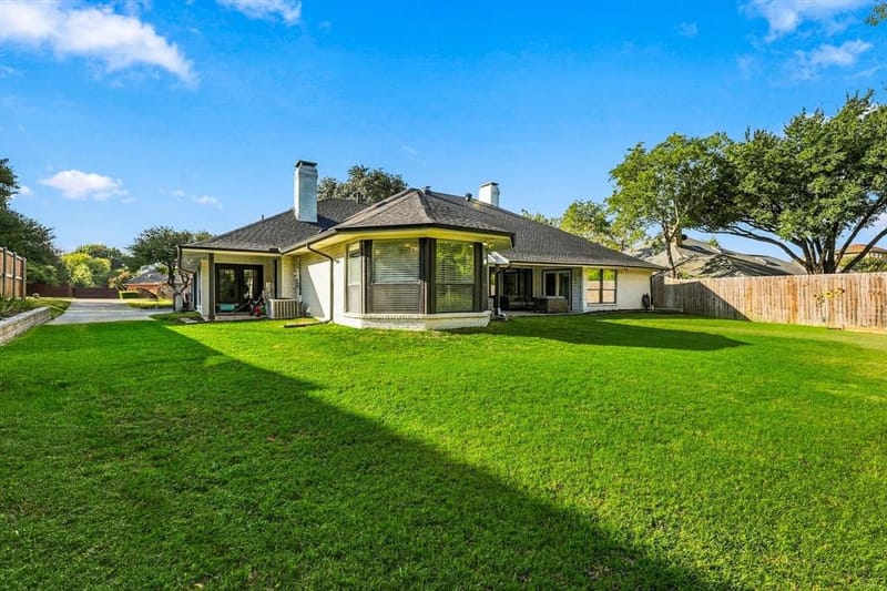 10011 Woodlake Drive, Dallas TX 75243 - Photo 33