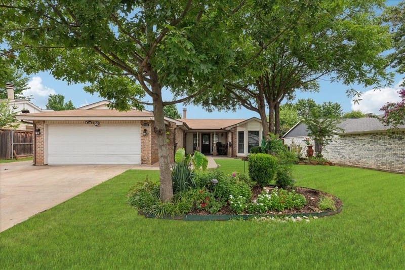 2604 Driskill Drive, Euless TX 76039 - Photo 3
