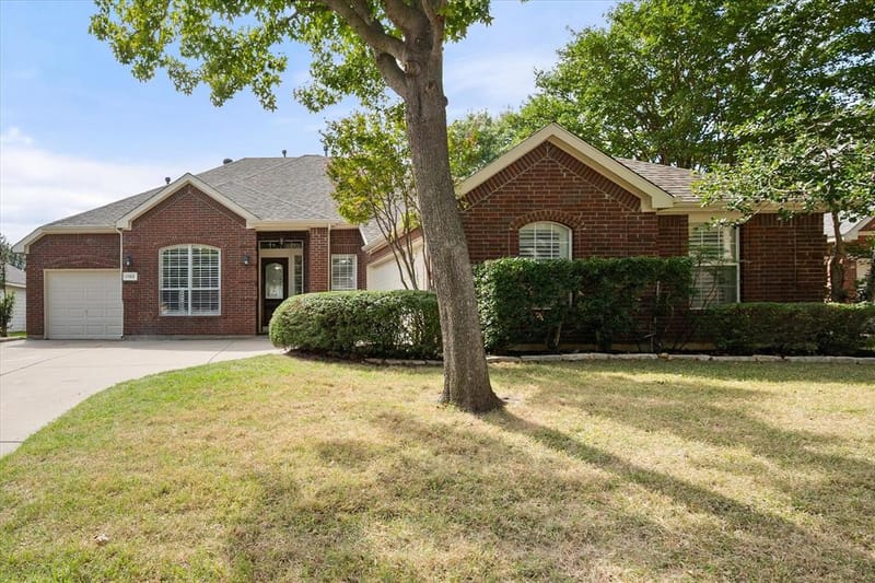 1102 Tanglewood Drive, Mansfield TX 76063 - Photo 2