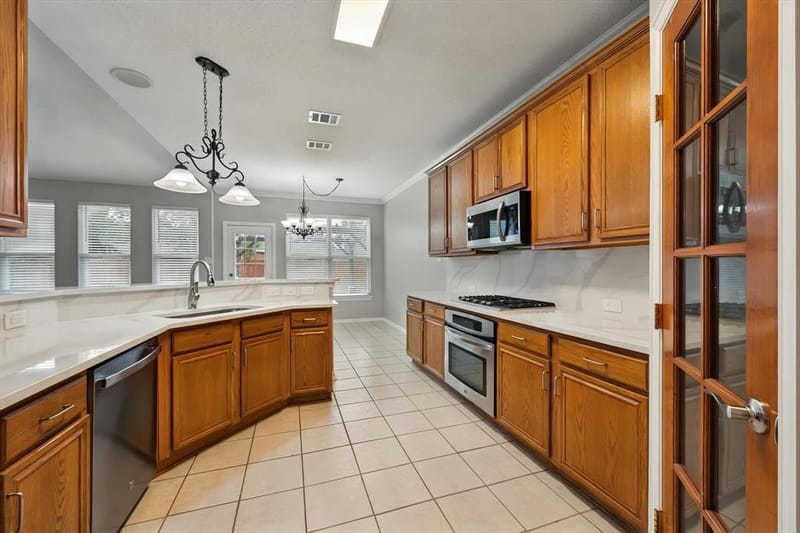 1102 Tanglewood Drive, Mansfield TX 76063 - Photo 10