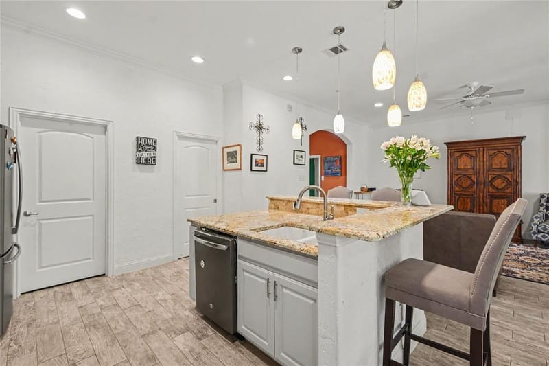 116 E 8th Street, Irving TX 75060 - Photo 15