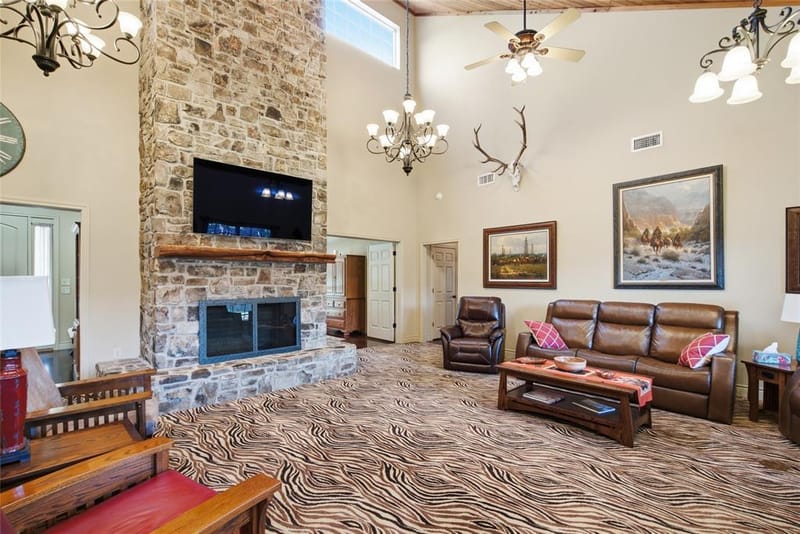 800 Cottonwood Court, Stephenville TX 76401 - Photo 5