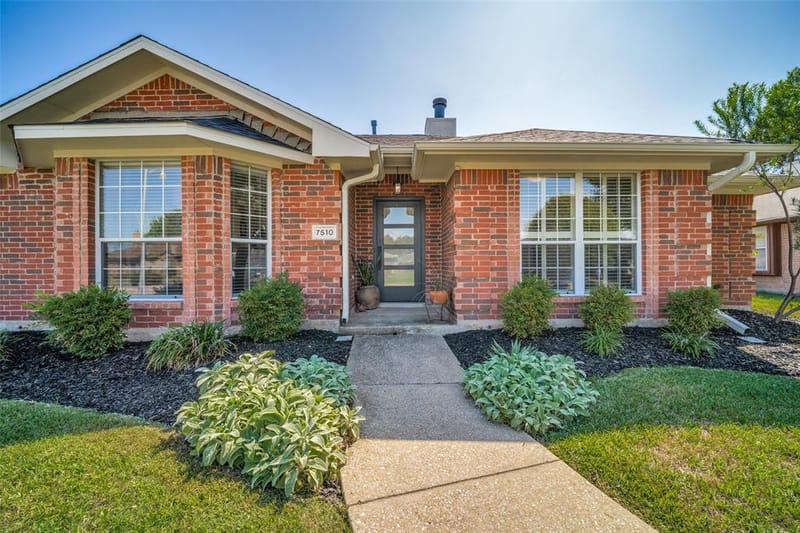 7510 Aberdeen Drive, Rowlett TX 75089 - Photo 2