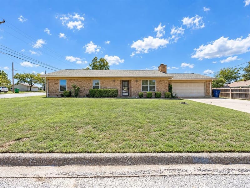 101 W Park Street, Decatur TX 76234 - Photo 2