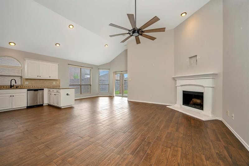 545 Wild Ivy Trail, Fort Worth TX 76052 - Photo 4