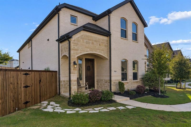 7664 Regal Lane, North Richland Hills TX 76180