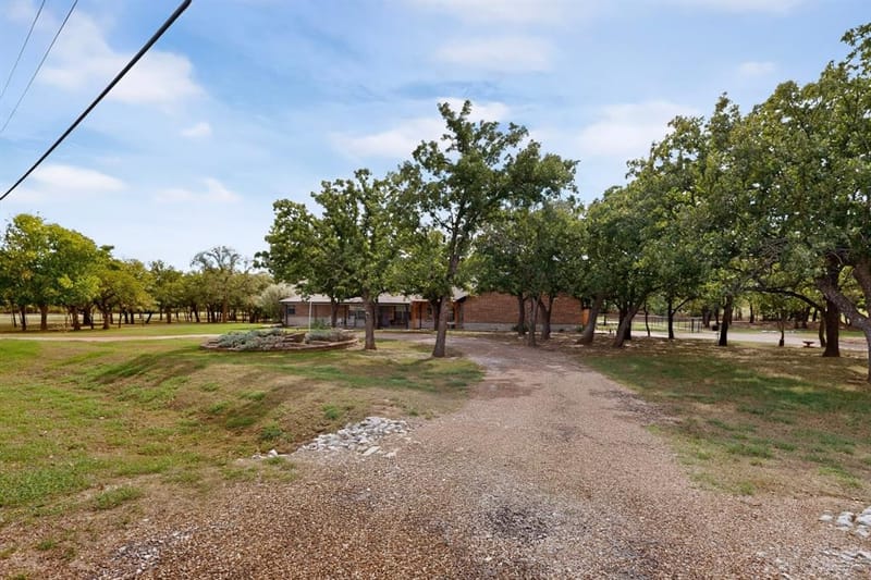 111 Clear Creek Drive, Sunset TX 76270 - Photo 3