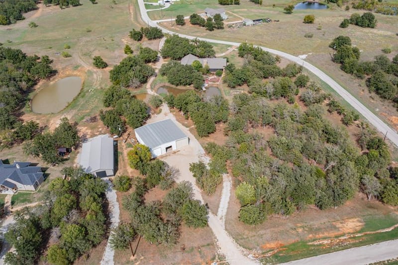 111 Clear Creek Drive, Sunset TX 76270 - Photo 36