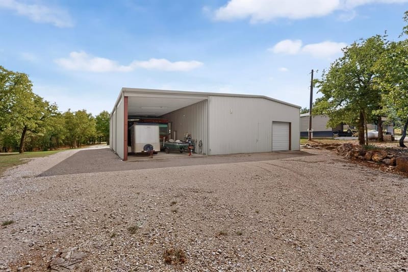 111 Clear Creek Drive, Sunset TX 76270 - Photo 32