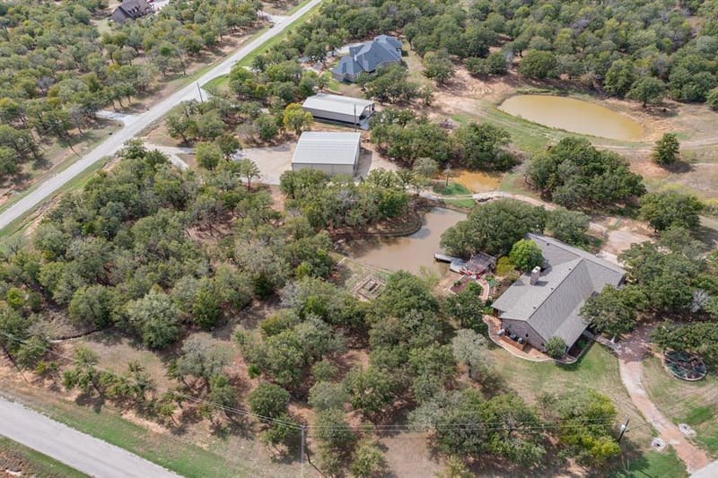 111 Clear Creek Drive, Sunset TX 76270 - Photo 38