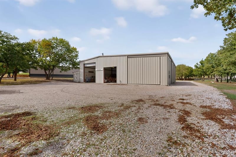 111 Clear Creek Drive, Sunset TX 76270 - Photo 33