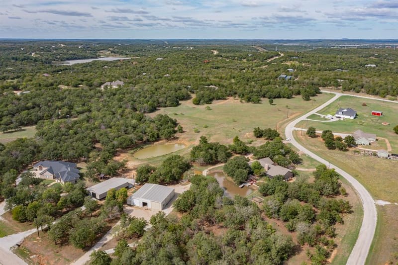 111 Clear Creek Drive, Sunset TX 76270 - Photo 37