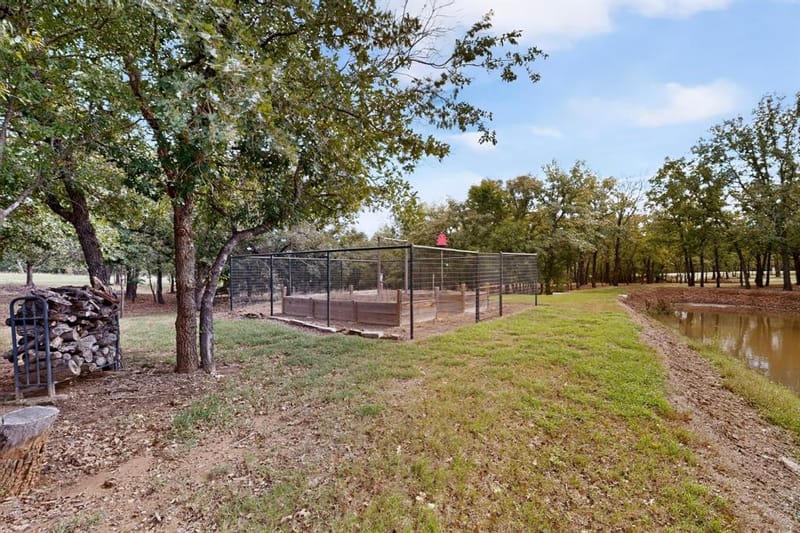 111 Clear Creek Drive, Sunset TX 76270 - Photo 31