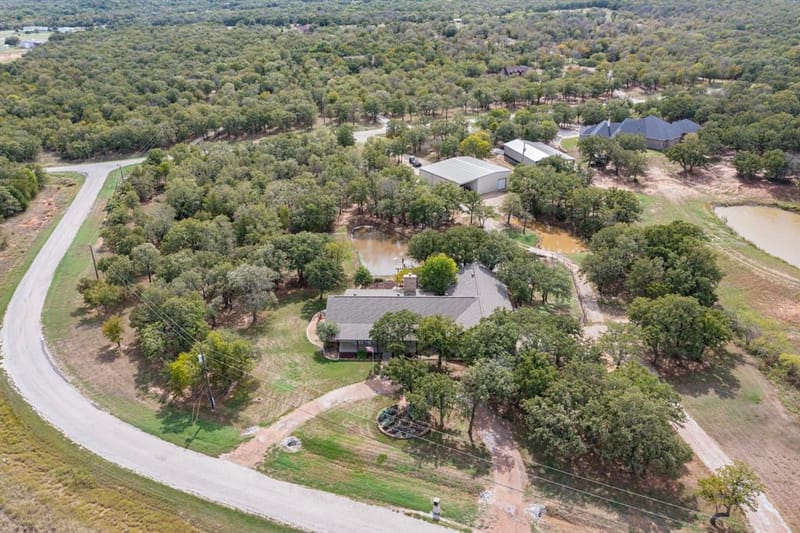 111 Clear Creek Drive, Sunset TX 76270 - Photo 39