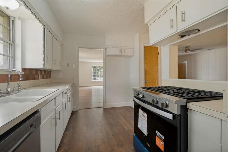 5319 Urban Crest Road, Dallas TX 75227 - Photo 6