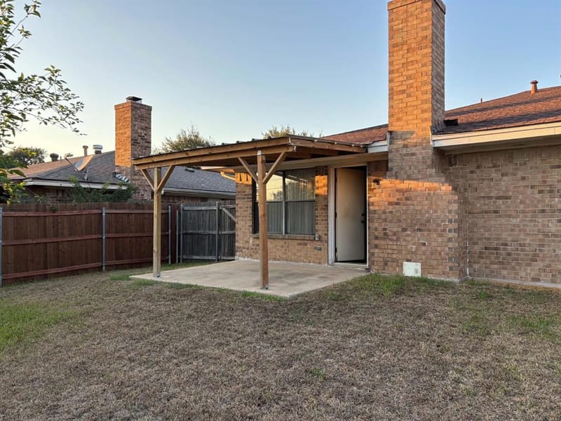 2112 River Bend Road, Arlington TX 76014 - Photo 17