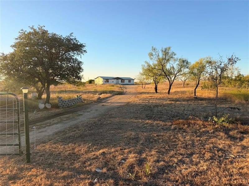 606 CR 438, De Leon TX 76444