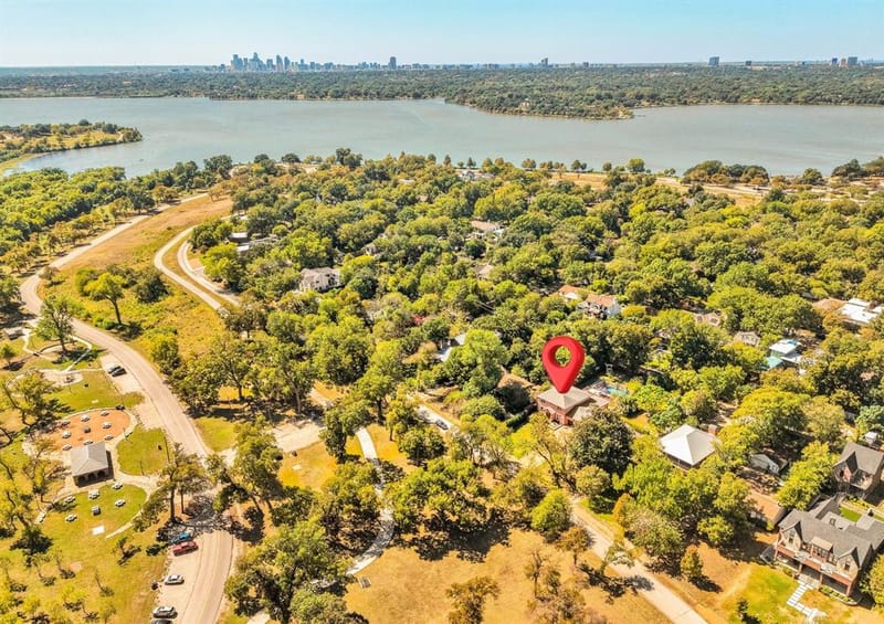 9319 E Lake Highlands Drive, Dallas TX 75218 - Photo 2