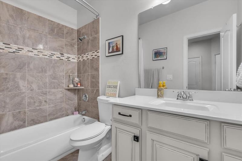 568 Hampshire Drive, Lewisville TX 75067 - Photo 9