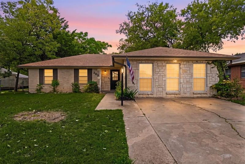 203 Evelyn Street, DeSoto TX 75115